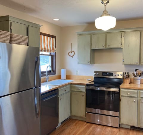 Kitchen well equipped for all cooking needs!