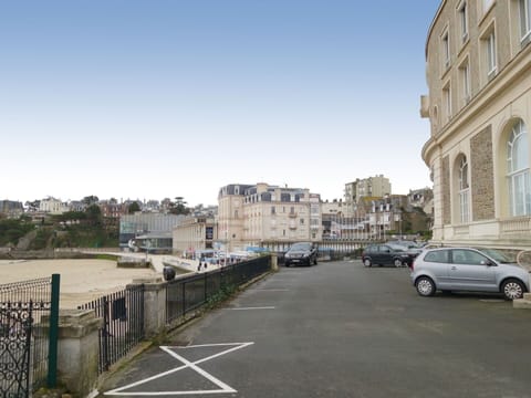 Sky, Car, Wheel, Vehicle, Building, Window, Road Surface, Thoroughfare, Neighbourhood