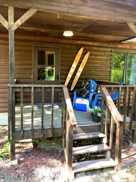 Welcome!! Cute front porch for chilling & grilling. Charcoal grill available. 