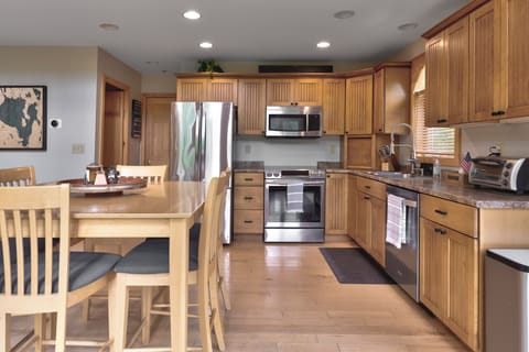 Main Floor (2nd Level)