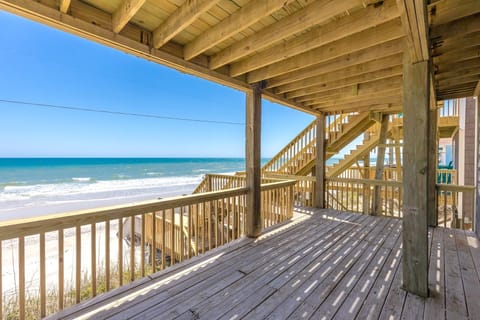 1st Floor Oceanfront Covered Deck