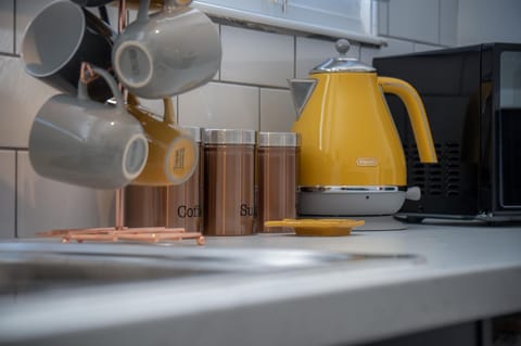 Ivy Cellar - 2 Bedroom Apartment - Tenby (11008)