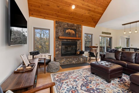 Smart TV, fireplace