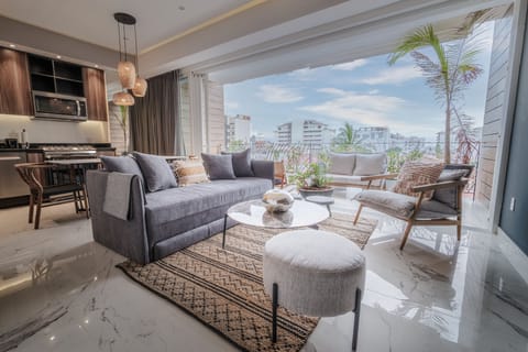 Salón with a huge terrace 