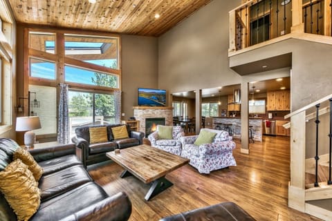 Living room with cozy fireplace, Smart TV and variety of books and games for all