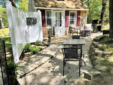 Beautiful indoor/outdoor living at the Whale Song