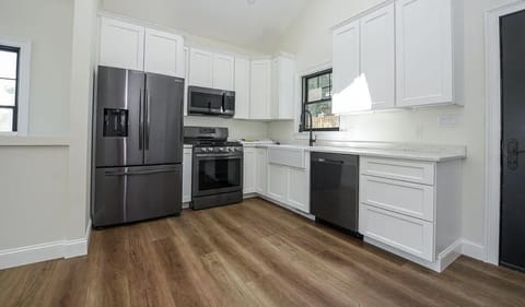 Brand new beautiful kitchen.
