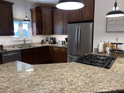 Gas range, new appliances, ice maker, air fryer, grilling tools, Keurig too!