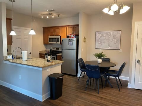 Spacious entry area with breakfast table.