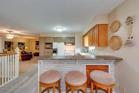 Kitchen | Main Floor | Toaster | Ice Maker