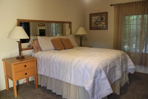 Bonnie Inn Unit 5 with Breakfast Nook Bedroom 5 24