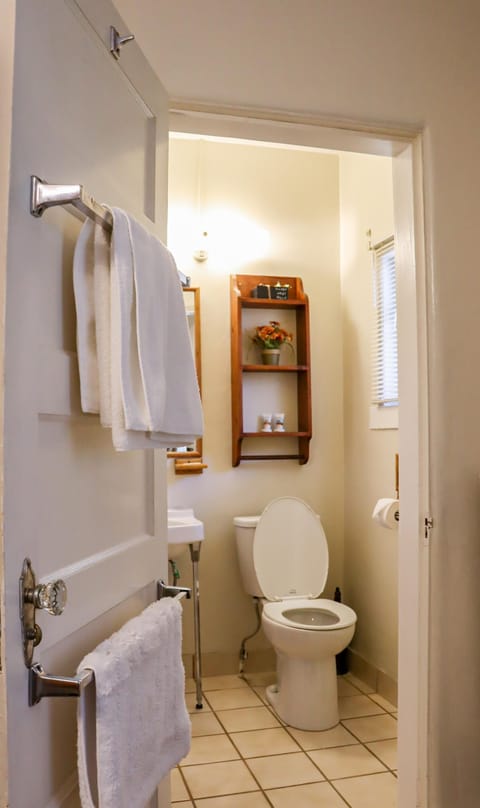 Bonnie Inn Unit 6 Bathroom 3 32