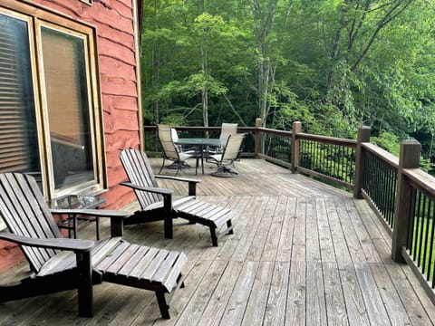 Elevation Vacation Rentals - Base Camp - Deck 