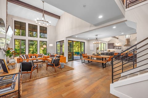 Elevate your senses with the perfect mix of mountain aesthetics and modern living