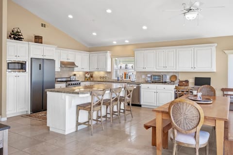 Well appointed kitchen and dining area