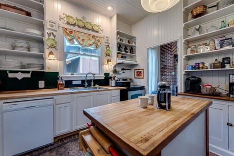 69 web or mls DSC02555BLENDED