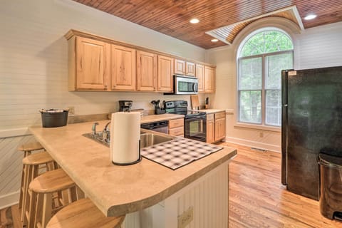 Kitchen | Breakfast Bar | Cooking Basics