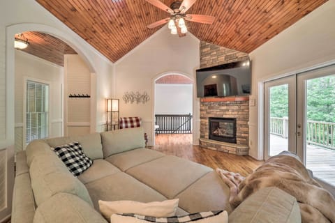 Banner Elk Vacation Rental | 3BR | 2BA | 2,090 Sq Ft | Stairs Required