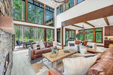 Great Room – Elevate your senses with the perfect mix of mountain aesthetics and modern living