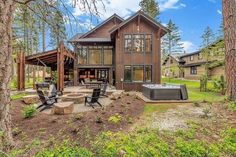 Outdoor Living – Gather Around the Fire Pit and Enjoy Warmth Beneath the Open Sky