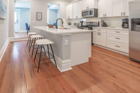 Townhouse #1 - Gorgeous eat-in kitchen #1