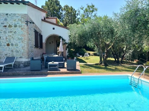 Villa Fiorenzani con piscina panoramica e giardino privato