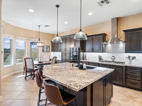Desert Dreamin: - Granite kitchen with an oversized island. Perfect for making in home meals.