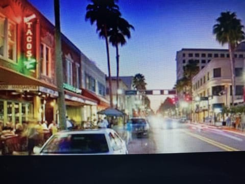 7 minute Dr to Clematis downtown best restaurants in WPB 