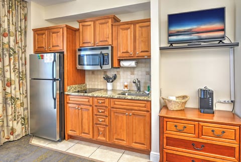 Kitchen envy is real! All the appliances you need for a fully equipped stay.