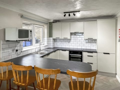 Kitchen | Apartment 1 Waters Edge, Newquay