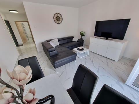 Living area. living / dining room