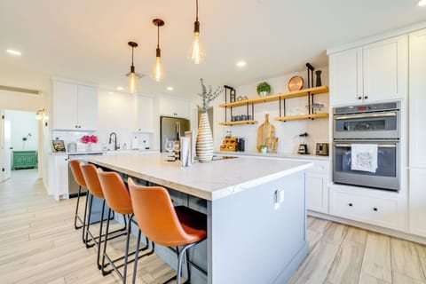 Kitchen | Keurig Coffee Maker | Blender | Toaster | Cooking Basics