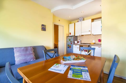 Living room,Dining area