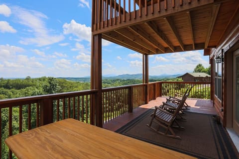 Min level deck with Mountain Views