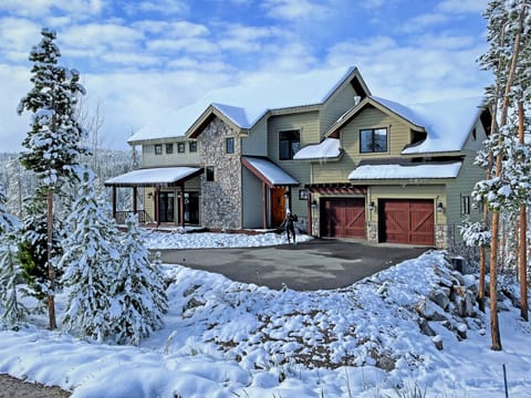 Shadow Shores Chalet