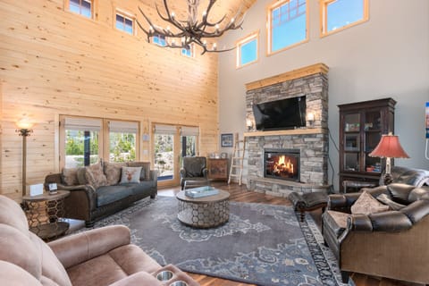 Natural Light, High Ceilings, and Plenty of Seating