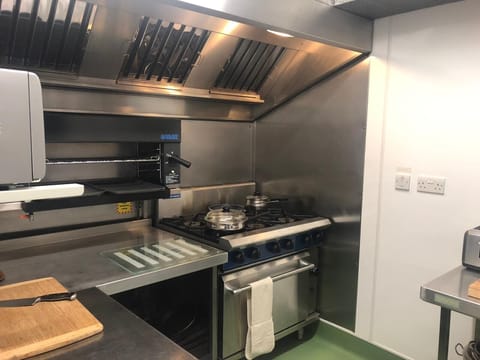 Commerical Kitchen , 6 burner/large catering oven, dual eye level grill