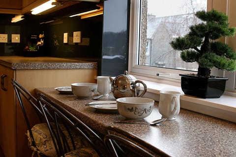 Breakfast bar in kitchen