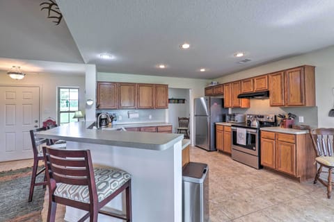 Kitchen | Fully Equipped | Dishware/Flatware | Coffee Maker | Toaster