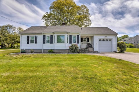 Middletown Vacation Rental | 3BR | 1BA | 1,050 Sq Ft | Stairs Required