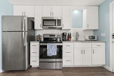 Fully equipped open kitchen and living room, strong WiFi and smart TV