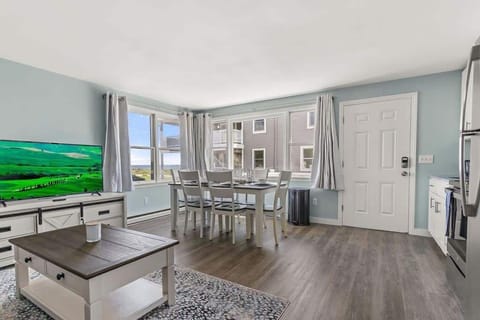 Fully equipped open kitchen and living room, strong WiFi and smart TV