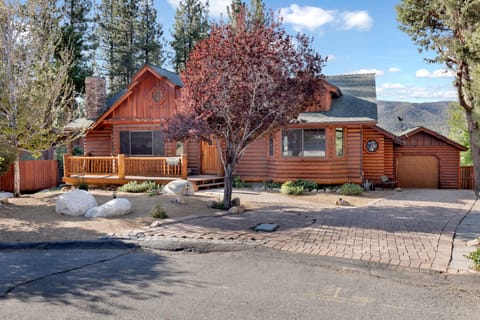 This gorgeous cabin is the perfect getaway for family and friends.