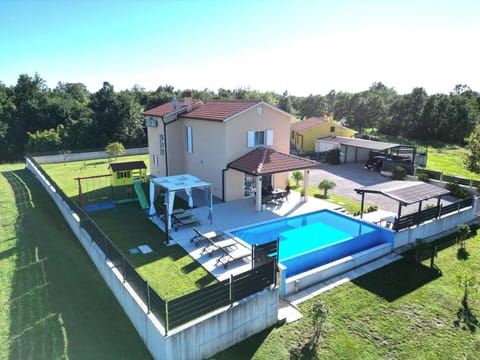 Villa Lukrida