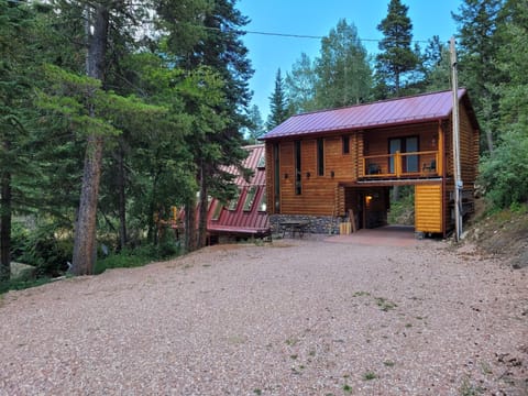 Hummingbird Nest...a great retreat to enjoy the quiet restful mountain scenery.