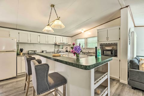 Kitchen | Fully Equipped w/ Cooking Basics