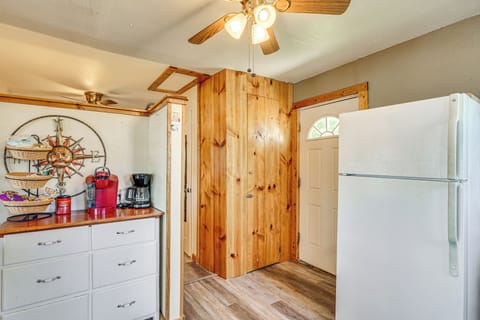 Kitchen | Cooking Basics | Paper Towels/Trash Bags Provided