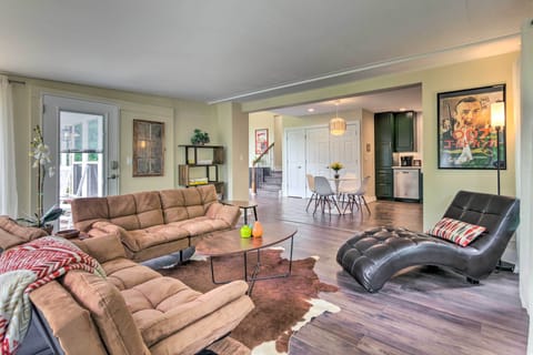 Living Room | 2 Futons for Additional Sleeping