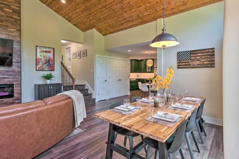 Dining Area | Dishware & Flatware Provided