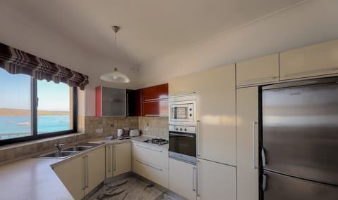 Fully equipped basic kitchen